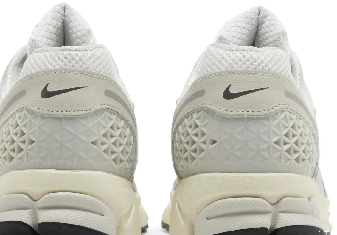 5 Nike Vomero Zoom Platinum Tint 0530